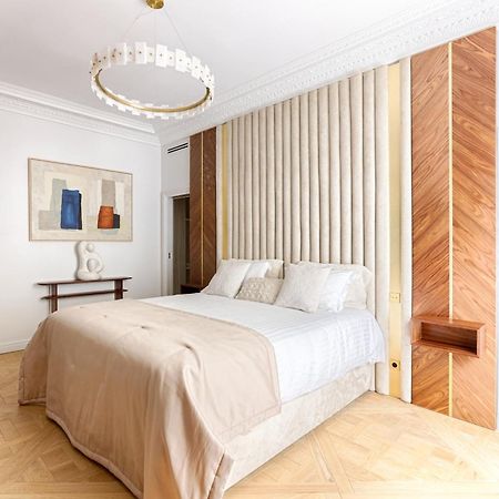 פריז Elegant Luxury Apartment For 6 On Champs-Elysees מראה חיצוני תמונה